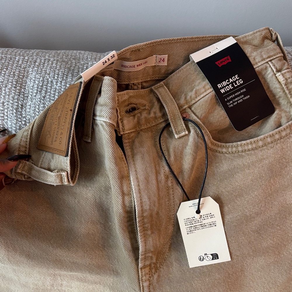 Levi's Ribcage Wide Leg Jeans in Beige/Camel/Brown